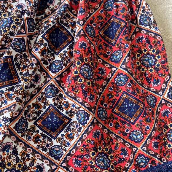 SOLD🚨 CHARLOTTE RUSSE GUC Bohemian High Waisted Silk Shorts - Picture 3 of 5